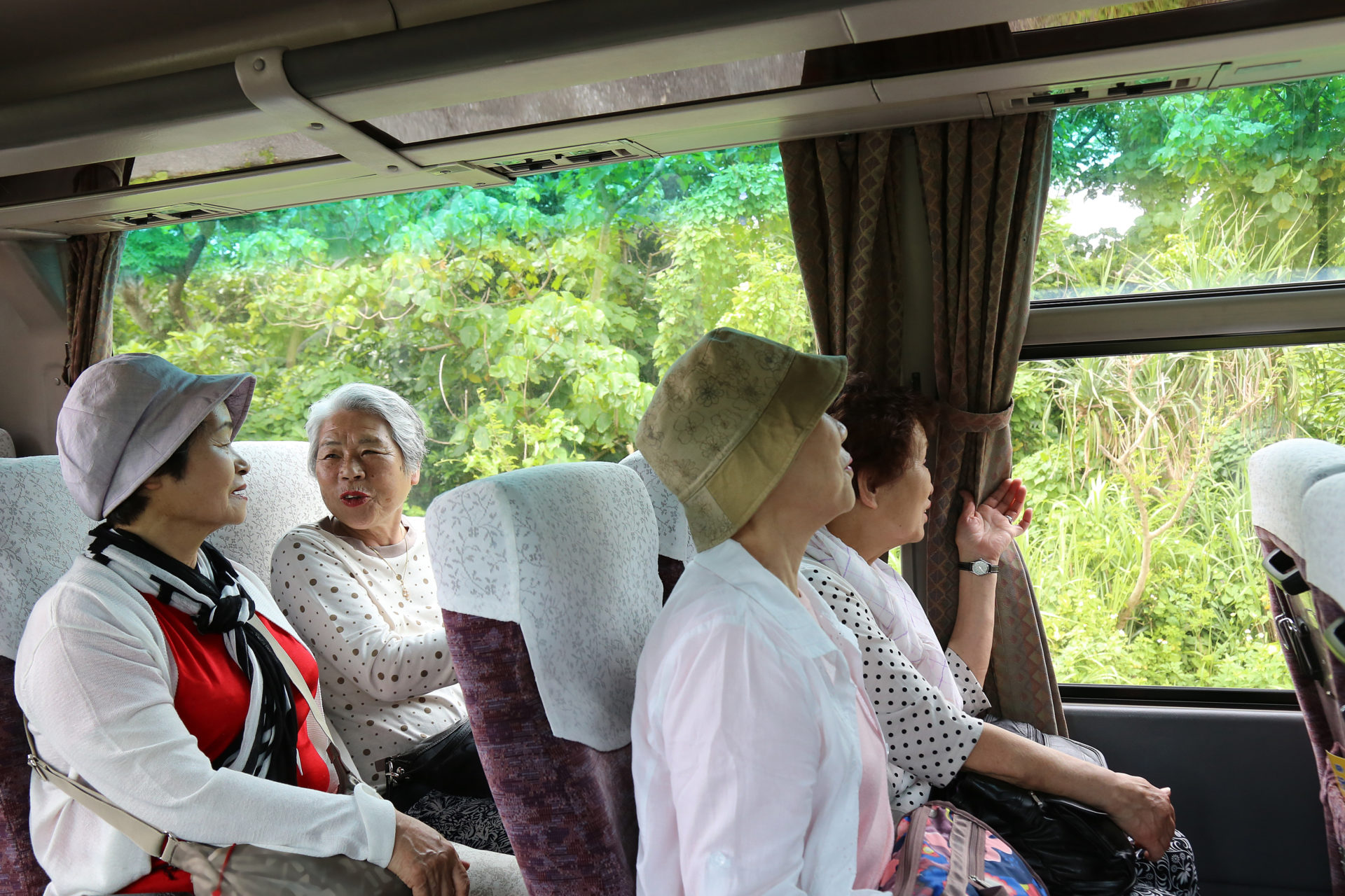 自治会で慰安旅行に<br />
行きたいが<br />
全て任せたい