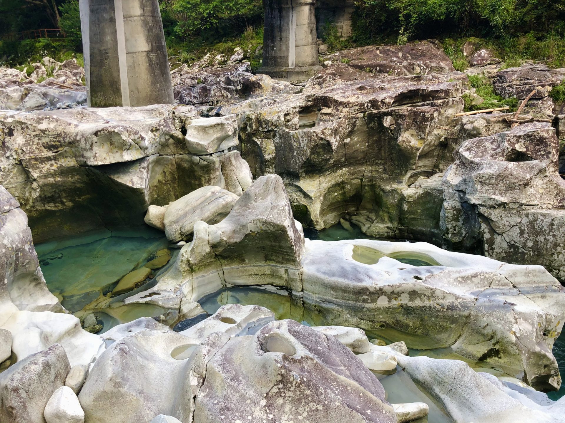 水石 和歌山 古座海 （明神の潜水橋（せんすいばし） | 古座川町観光協会）